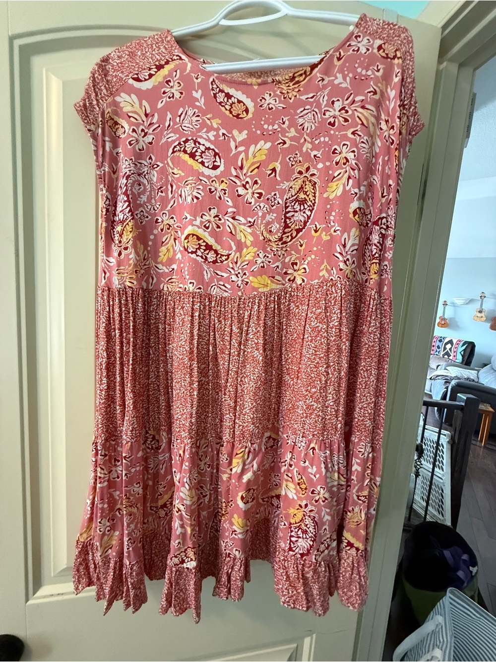 Women's Pink Paisley Tiered Short Sleeve Dress